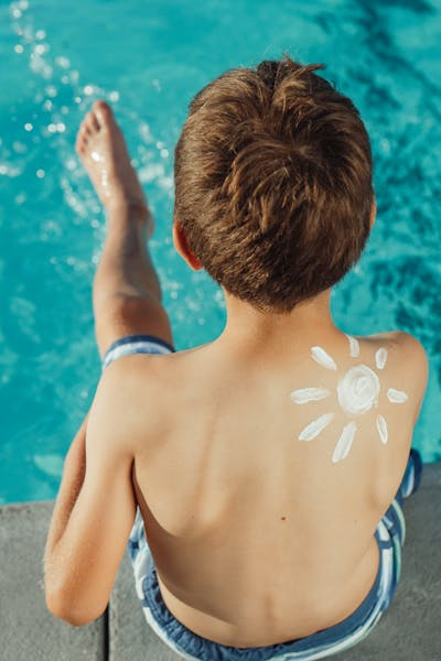 تدريب سباحة في نادي جرين هيلز الشروق